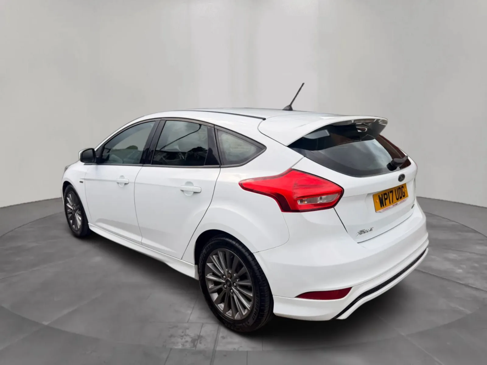 2017 Ford Focus 1.0T EcoBoost ST-Line photo 7