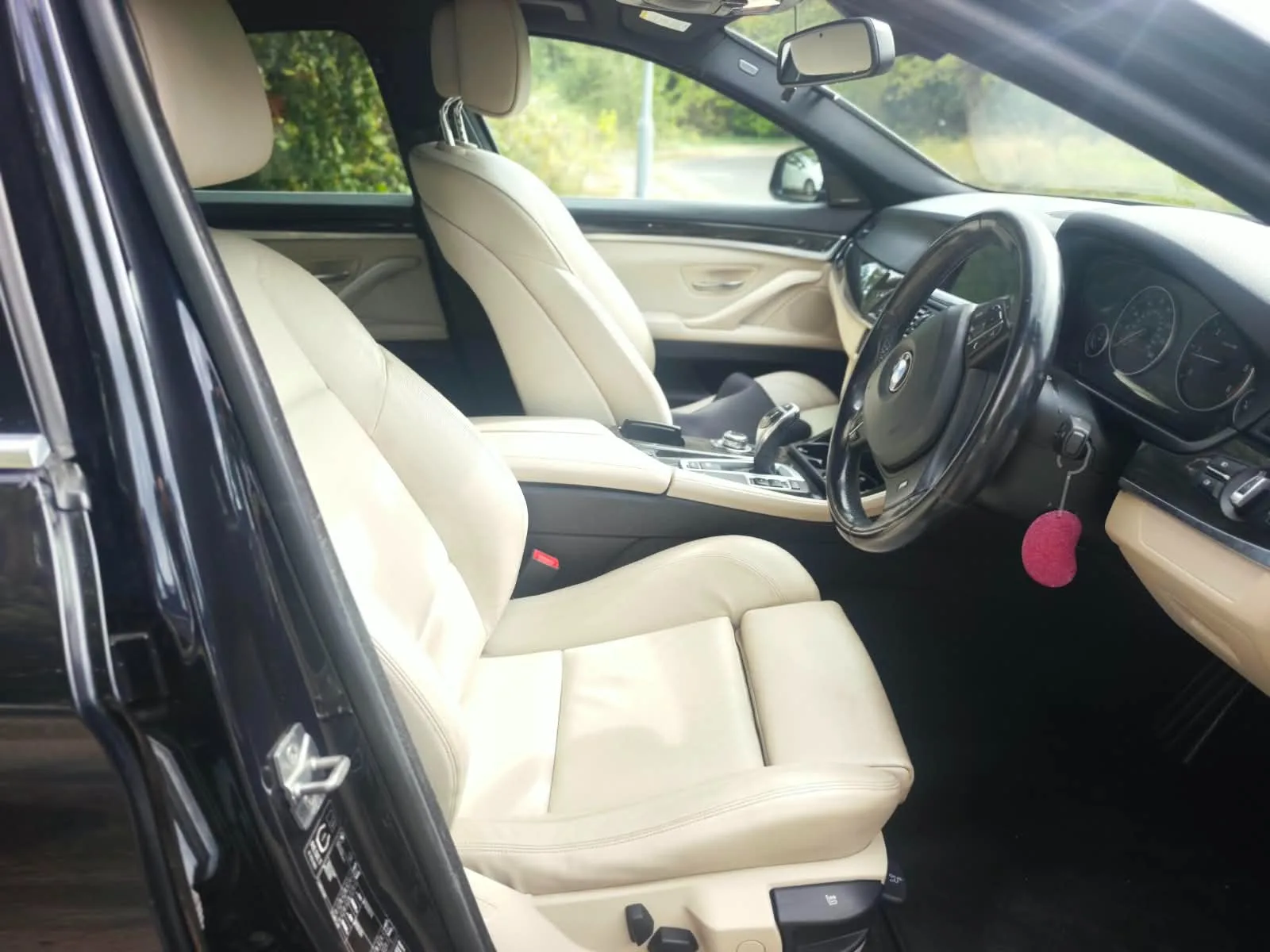 2012 BMW 5 Series 2.0 520d M Sport photo 14