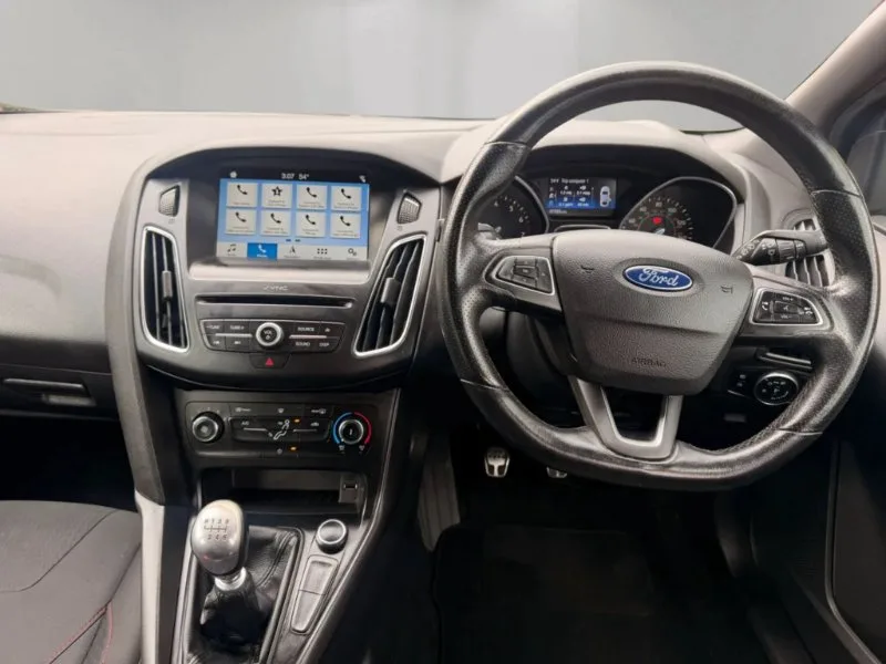 2017 Ford Focus 1.0T EcoBoost ST-Line photo 10