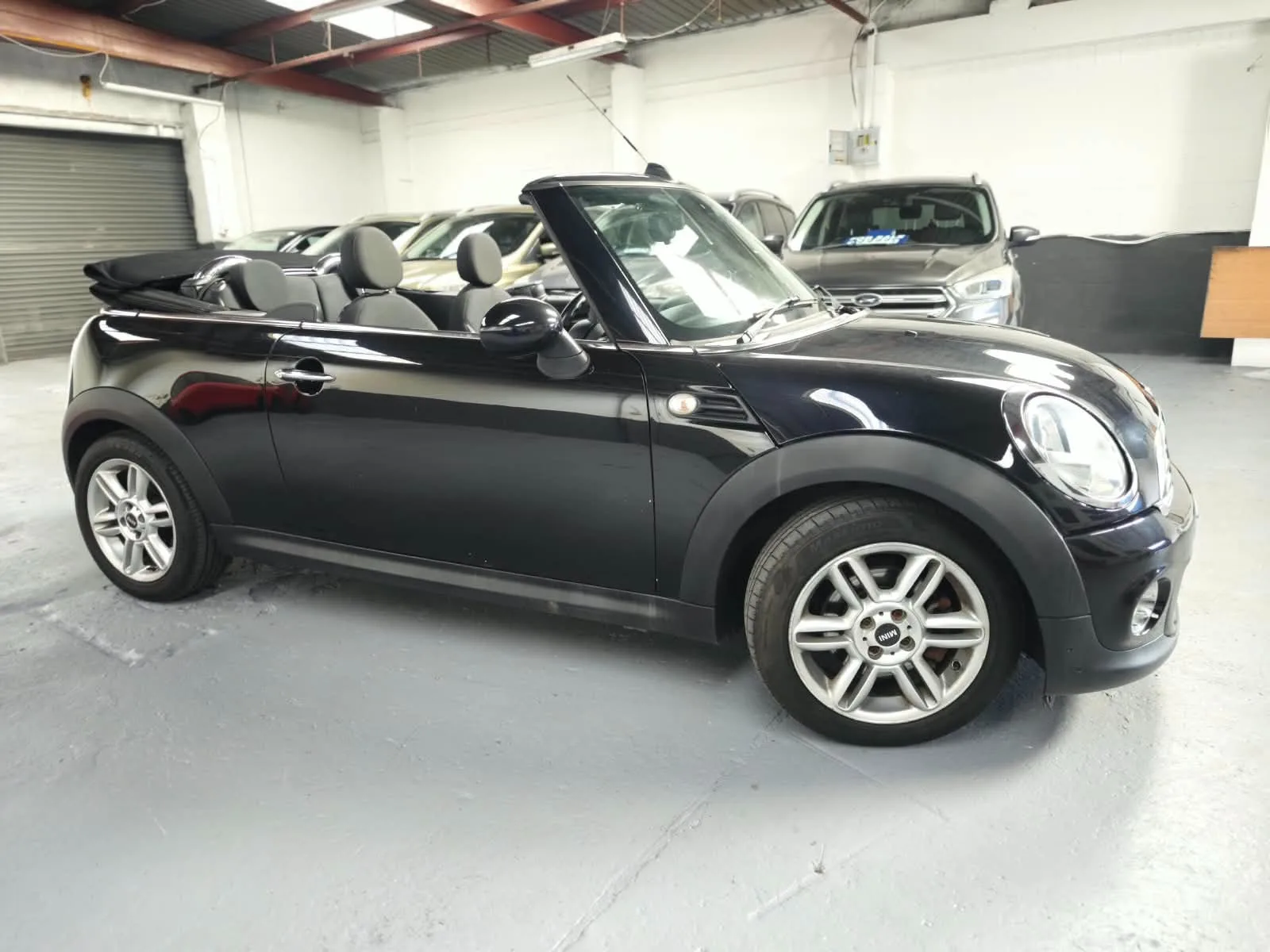 2014 Mini Convertible 1.6 Cooper D photo 3