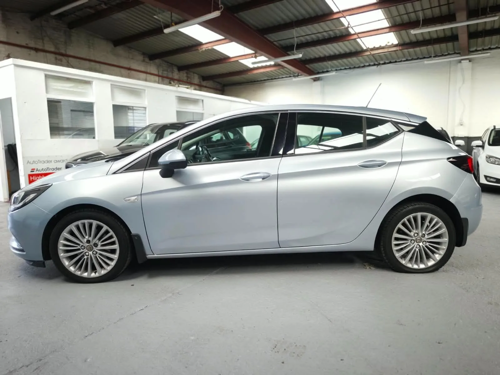 2017 Vauxhall Astra 1.6 CDTi BlueInjection Elite photo 5