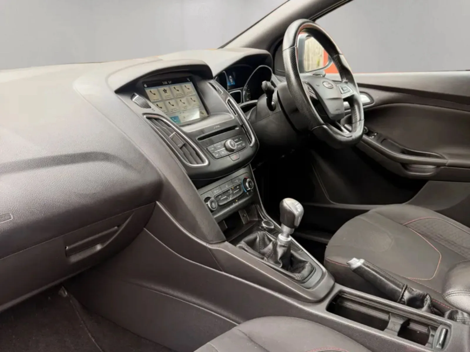 2017 Ford Focus 1.0T EcoBoost ST-Line photo 12