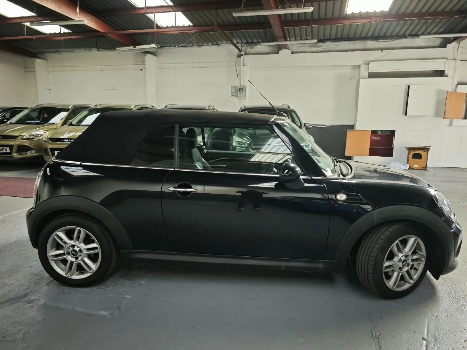 2014 Mini Convertible 1.6 Cooper D photo 4