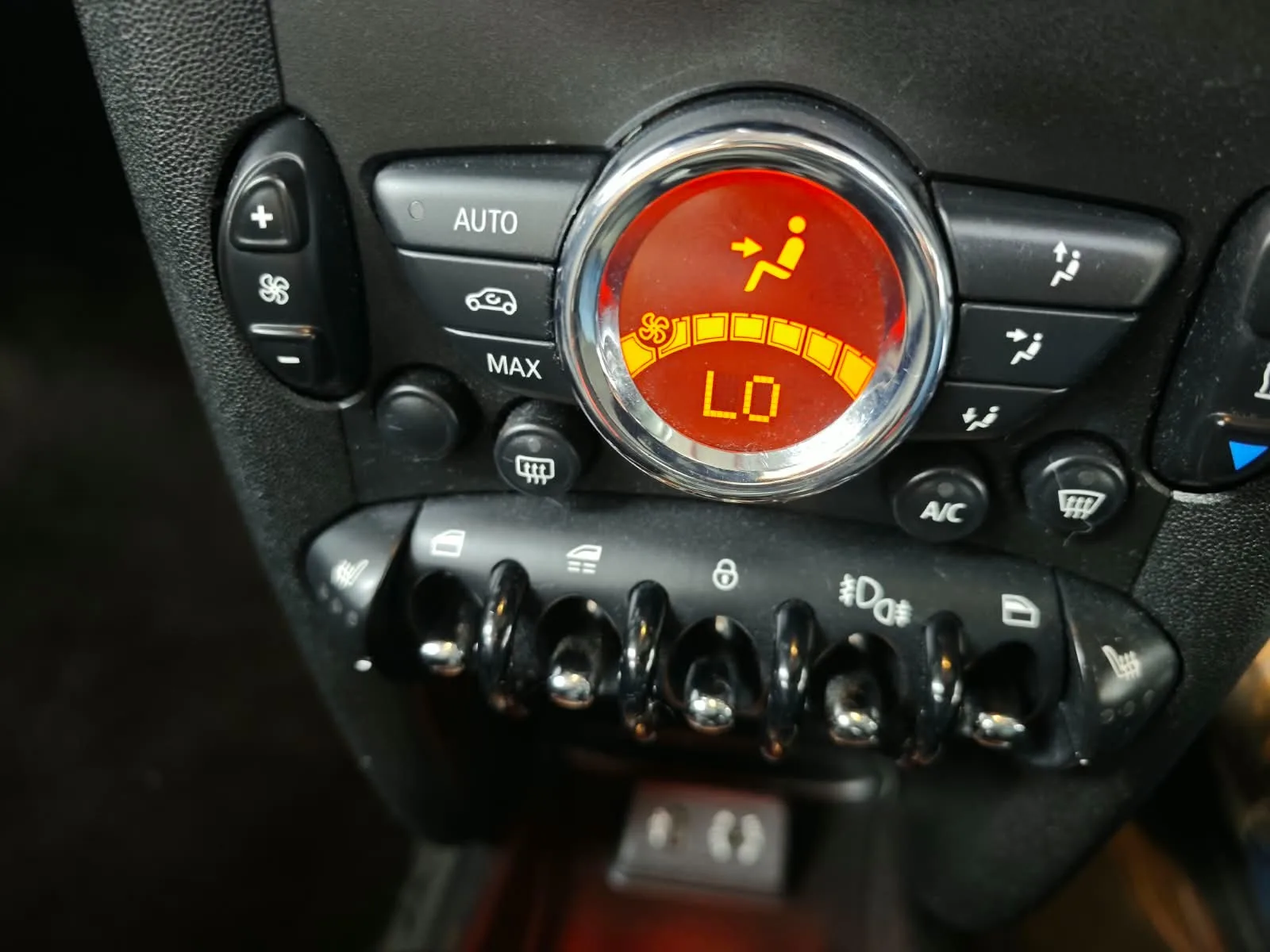 2014 Mini Convertible 1.6 Cooper D photo 11
