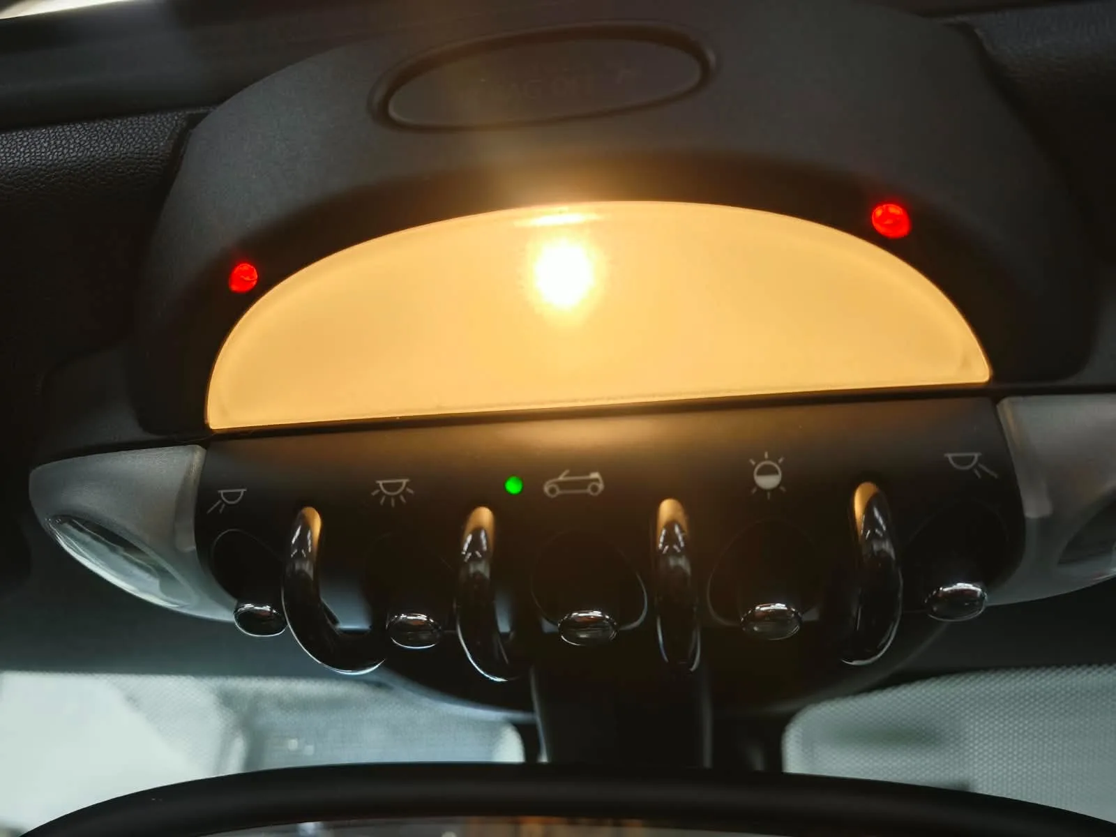 2014 Mini Convertible 1.6 Cooper D photo 12