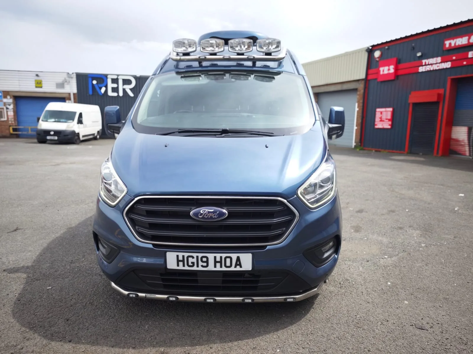 2019 Ford Transit Custom 2.0 340 EcoBlue Limited photo 2