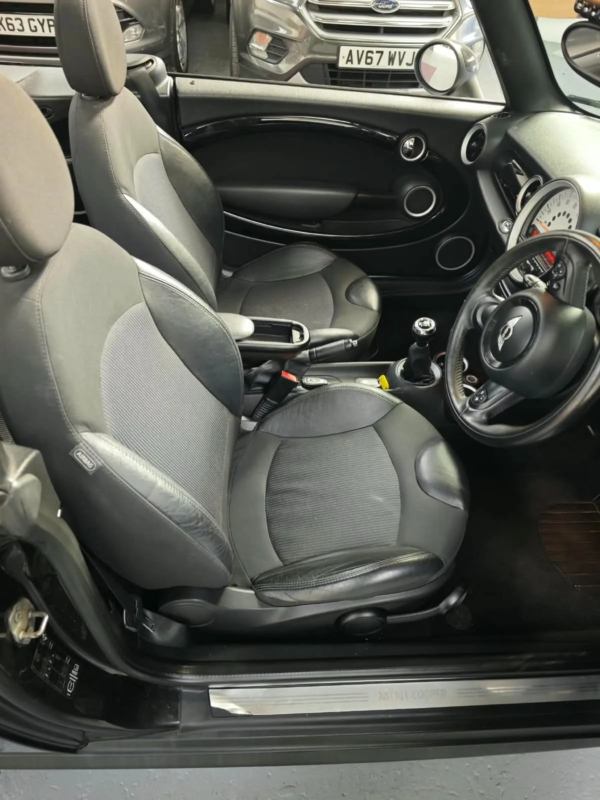 2014 Mini Convertible 1.6 Cooper D photo 13