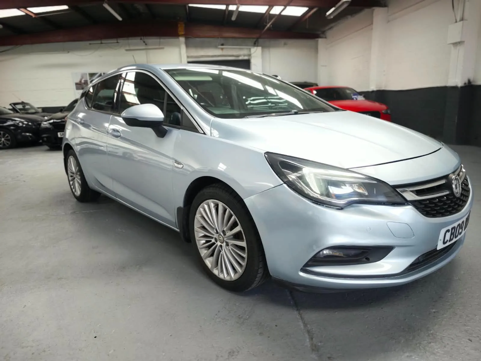 2017 Vauxhall Astra 1.6 CDTi BlueInjection Elite photo 1